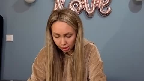 Snapshot of xsexycouples chatting on February 26, 1:43 am AnnaMaee online show from February 26, 1:43 am