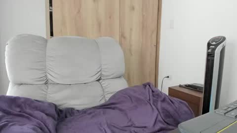 Snapshot of xspecialroomx chatting on April 10, 7:29 pm Hellen Sofia instagram hellen5546 online show from April 10, 7:29 pm
