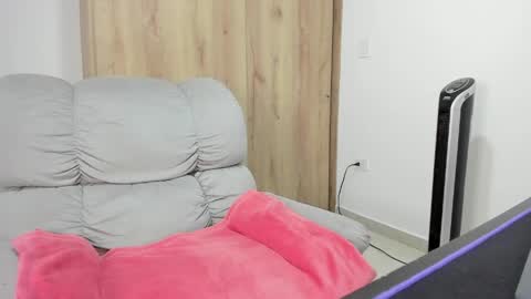 Snapshot of xspecialroomx chatting on April 14, 2:01 pm Hellen Sofia instagram hellen5546 online show from April 14, 2:01 pm