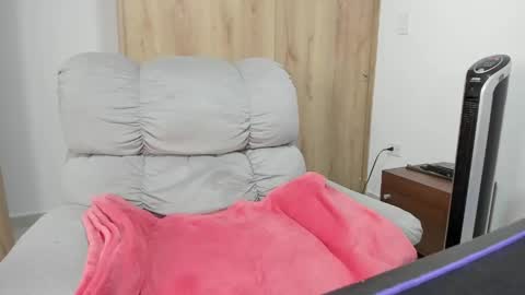 Snapshot of xspecialroomx chatting on April 15, 7:58 pm Hellen Sofia instagram hellen5546 online show from April 15, 7:58 pm