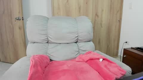 Snapshot of xspecialroomx chatting on April 17, 8:01 pm Hellen Sofia instagram hellen5546 online show from April 17, 8:01 pm