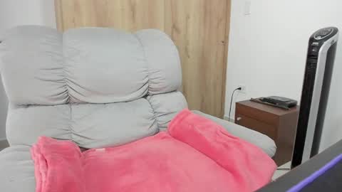 Snapshot of xspecialroomx chatting on April 21, 1:39 pm Hellen Sofia instagram hellen5546 online show from April 21, 1:39 pm