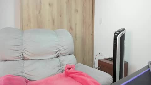 Snapshot of xspecialroomx chatting on April 24, 1:24 pm Hellen Sofia instagram hellen5546 online show from April 24, 1:24 pm