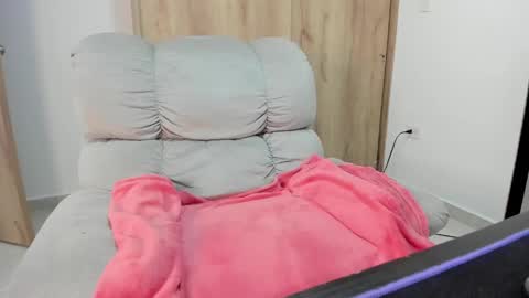 Snapshot of xspecialroomx chatting on April 29, 1:37 pm Hellen Sofia instagram hellen5546 online show from April 29, 1:37 pm