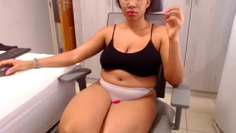 Snapshot of xspiketeex chatting on January 20, 2:46 pm spykeXtee online show from January 20, 2:46 pm