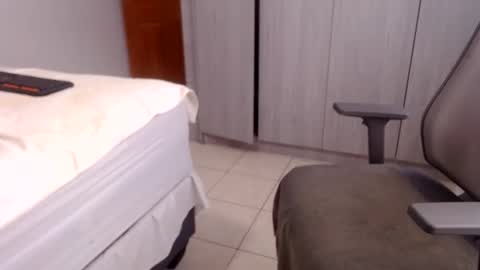 Snapshot of xspiketeex chatting on February 9, 6:43 am spykeXtee online show from February 9, 6:43 am