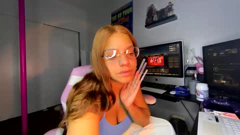 xStarGazingx online show from September 28, 7:58 am