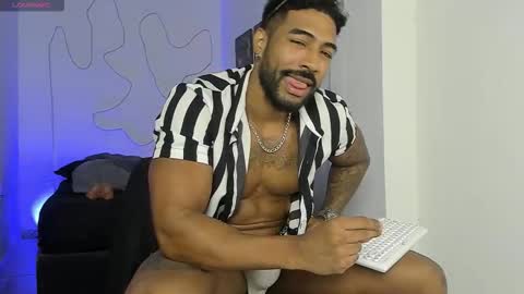 Snapshot of xtipp3r chatting on October 24, 2:35 pm Stipp3r online show from October 24, 2:35 pm