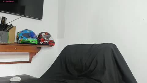 Snapshot of xtipp3r chatting on December 1, 12:10 pm Stipp3r online show from December 1, 12:10 pm