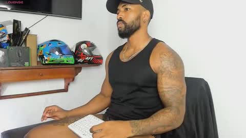 Snapshot of xtipp3r chatting on December 17, 12:44 pm Stipp3r online show from December 17, 12:44 pm