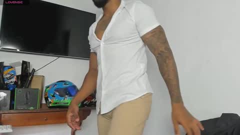 Snapshot of xtipp3r chatting on January 5, 5:27 pm Stipp3r online show from January 5, 5:27 pm