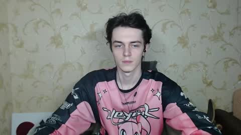 traqqq online show from December 19, 8:27 pm