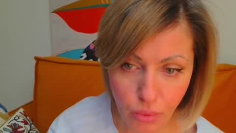 xvaleriax0 online show from February 3, 6:24 pm