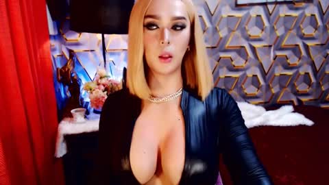 K E L L Y online show from January 25, 1:41 pm