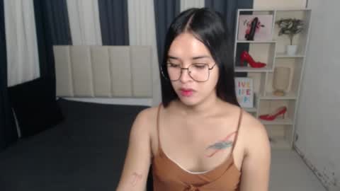 CHLOES ROOM online show from October 10, 5:45 pm