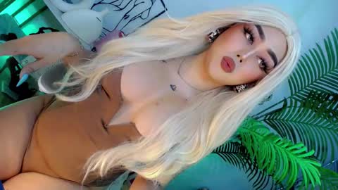 Snapshot of xxcumcatcherxx chatting on February 17, 2:08 am Jane online show from February 17, 2:08 am