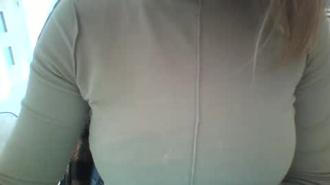 Snapshot of xxevadreamxx chatting on October 6, 9:29 am Eva online show from October 6, 9:29 am