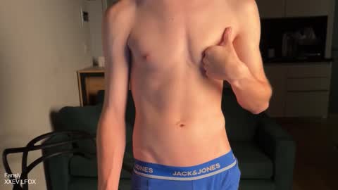 Snapshot of xxevilfox chatting on March 27, 8:37 am Fox online show from March 27, 8:37 am