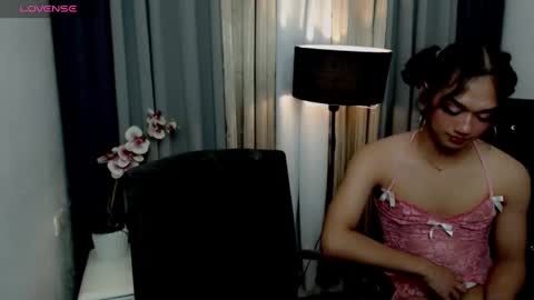 Snapshot of xxgoddessofsatisfactionxx chatting on February 25, 2:00 pm Sophie online show from February 25, 2:00 pm