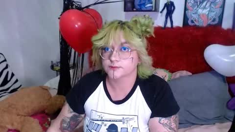 Snapshot of xxgreengoodxx chatting on February 15, 8:38 pm xxgreengoodxx online show from February 15, 8:38 pm