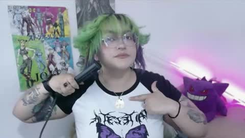 Snapshot of xxgreengoodxx chatting on April 22, 8:21 pm xxgreengoodxx online show from April 22, 8:21 pm