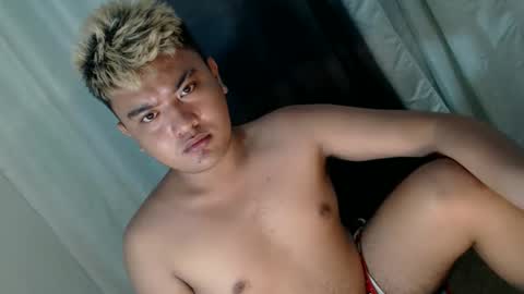 Snapshot of xxhotloyd_cummerx chatting on March 7, 3:42 pm Loyd online show from March 7, 3:42 pm