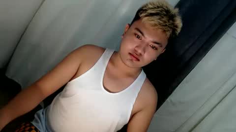 Snapshot of xxhotloyd_cummerx chatting on March 8, 1:59 pm Loyd online show from March 8, 1:59 pm