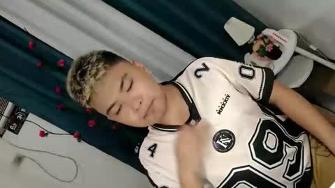 Snapshot of xxhotloyd_cummerx chatting on March 20, 9:36 am Loyd online show from March 20, 9:36 am