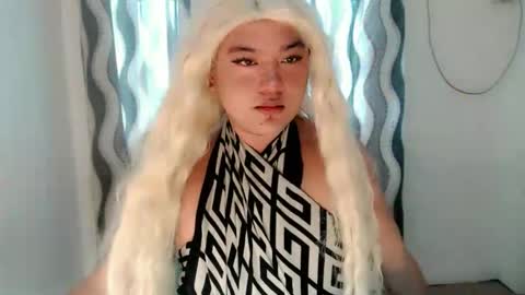 Snapshot of xxhotloyd_cummerx chatting on March 22, 3:10 am Loyd online show from March 22, 3:10 am