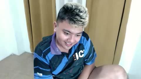 Snapshot of xxhotloyd_cummerx chatting on March 27, 8:41 pm Loyd online show from March 27, 8:41 pm