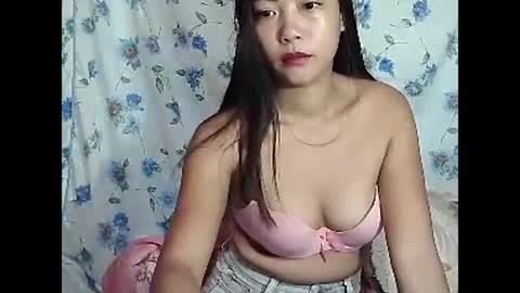 Snapshot of xxkylie18 chatting on September 22, 7:05 pm xxkylie18 online show from September 22, 7:05 pm