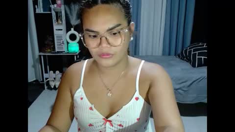 Kylie Smith online show from May 7, 5:18 pm