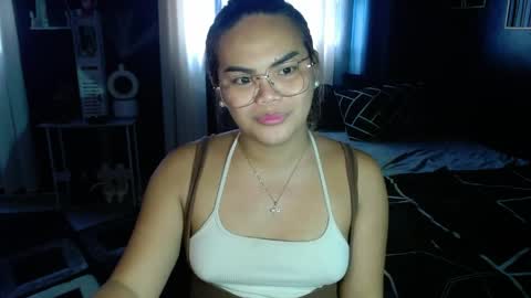 Kylie Smith online show from May 9, 1:11 am