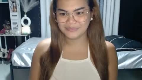 Snapshot of xxkylie_smithxx chatting on June 19, 10:19 am Kylie Smith online show from June 19, 10:19 am
