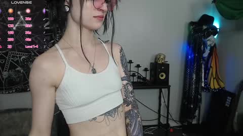 Snapshot of xxlilithmoonxx chatting on January 15, 4:57 am Lilith online show from January 15, 4:57 am