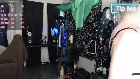 Snapshot of xxlilithmoonxx chatting on February 12, 9:10 am Lilith online show from February 12, 9:10 am