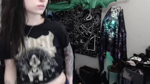 Snapshot of xxlilithmoonxx chatting on February 22, 4:40 am Lilith online show from February 22, 4:40 am