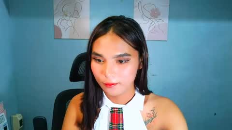 xxmiahot online show from June 5, 5:03 am