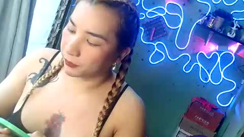 Snapshot of xxsassyfox chatting on January 9, 9:01 am xxsassyfox online show from January 9, 9:01 am