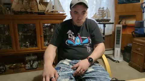 Snapshot of xxscubastevexxx chatting on April 13, 11:32 pm xxScubaStevexx online show from April 13, 11:32 pm