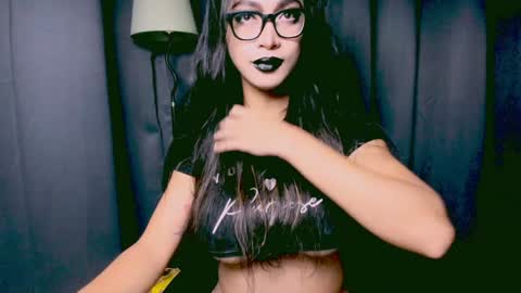 Lara online show from December 3, 7:55 pm