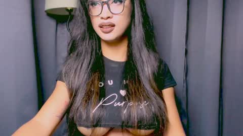 Lara online show from December 6, 7:12 pm