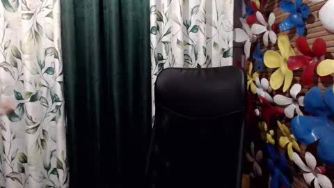 Snapshot of xxskinny_alonzoxx chatting on October 31, 5:03 pm Ali online show from October 31, 5:03 pm