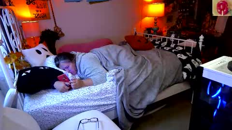 Snapshot of xxstrawberryjanexx chatting on October 10, 9:58 pm Strawberry Jane online show from October 10, 9:58 pm