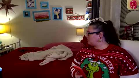 Snapshot of xxstrawberryjanexx chatting on December 4, 5:17 am Strawberry Jane online show from December 4, 5:17 am