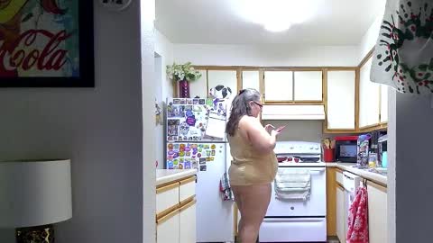 Snapshot of xxstrawberryjanexx chatting on December 14, 9:30 pm Strawberry Jane online show from December 14, 9:30 pm