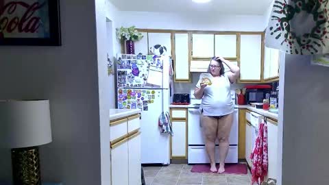 Snapshot of xxstrawberryjanexx chatting on December 16, 5:23 am Strawberry Jane online show from December 16, 5:23 am