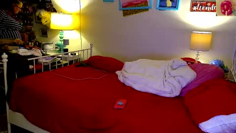 Snapshot of xxstrawberryjanexx chatting on December 23, 7:17 am Strawberry Jane online show from December 23, 7:17 am