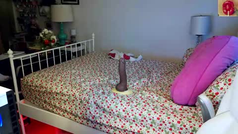 Strawberry Jane online show from May 12, 3:25 am
