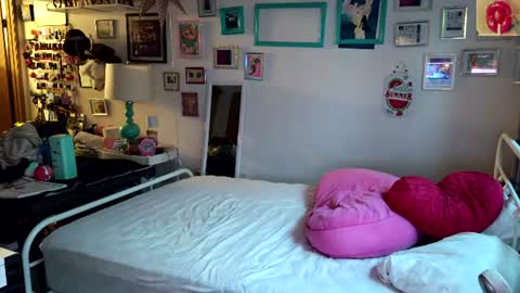 Snapshot of xxstrawberryjanexx chatting on July 13, 3:42 am Strawberry Jane online show from July 13, 3:42 am